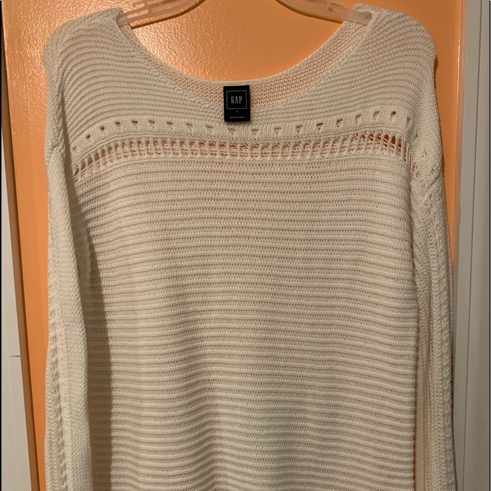 Gap sweater